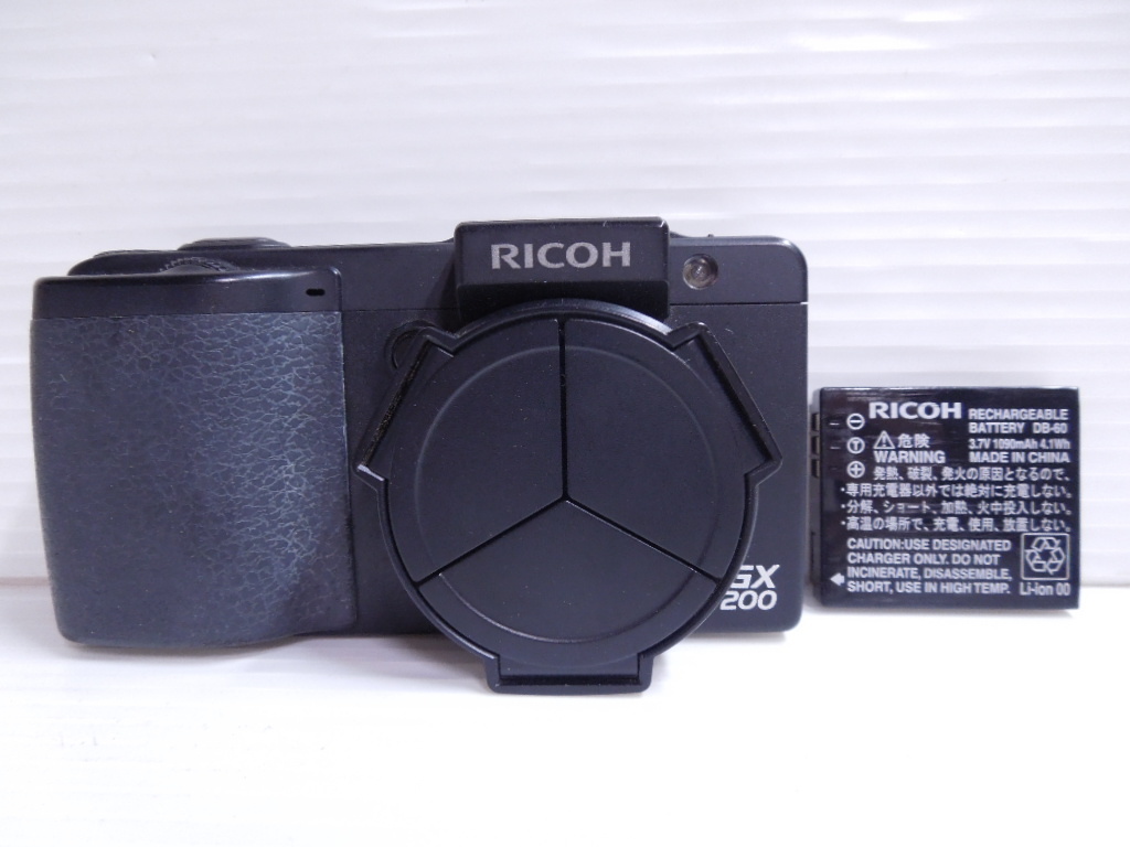 注目 RICOH □美品 リコー バッテリー付き□ デジカメ デジタルカメラ