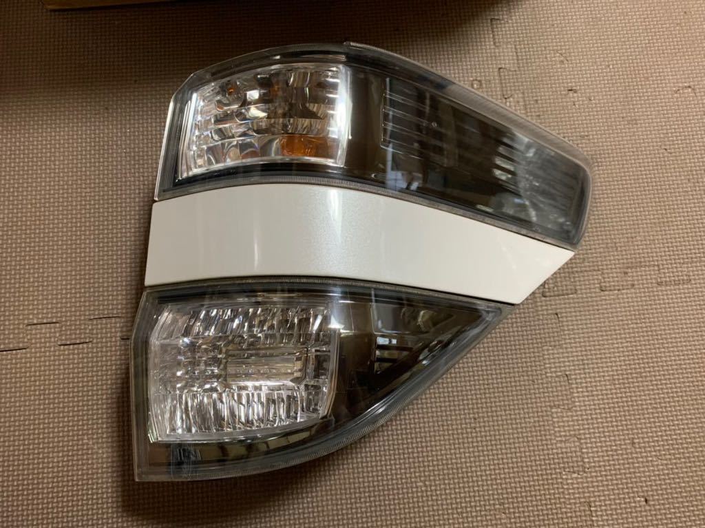 892 良品 点灯確認済み 20系 トヨタ ヴェルファイア テールランプ
