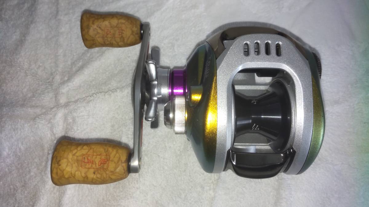 Megabass DAIWA TD-ito 103HL 鬼手仏心 左ハンドル Megabass DAIWA TD-ito 103HL 鬼手仏心 左ハンドル