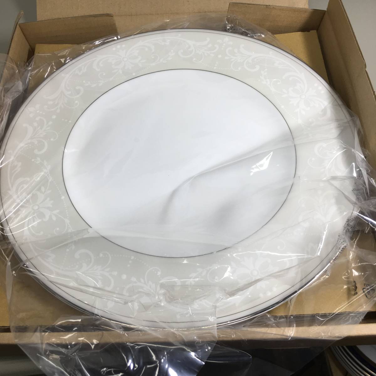 第一ネット ◆未使用◆12枚セット◆ニッコー(NIKKO)パールシンフォニーシリーズ 31cmx1.5cmサービスプレート ニッコー 第一ネット ◆未使用◆12枚セット◆ニッコー(NIKKO)パールシンフォニーシリーズ 31cmx1.5cmサービスプレート ニッコー