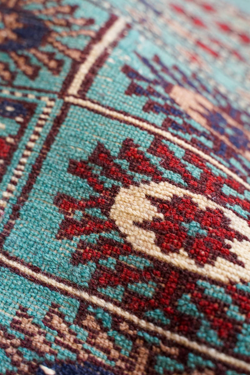 パキスタン手織り絨毯　ウール　size:147×92cm アクセントラグ