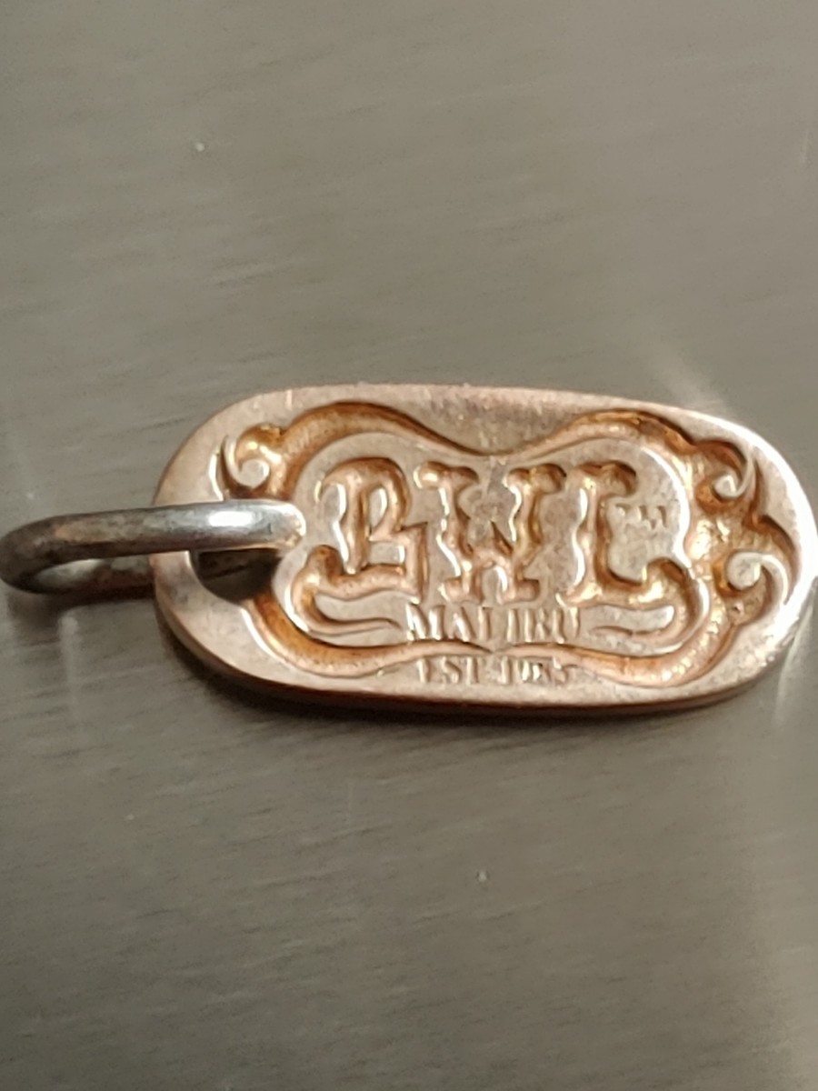 ビルウォールレザー 18K ロゴプレート チャーム 値下げしました ビルウォールレザー 18K ロゴプレート チャーム 値下げしました