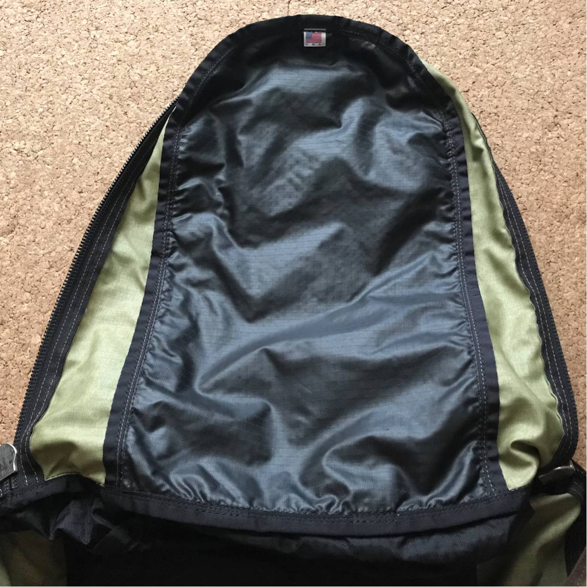 【USA製】2008年モデル GREGORY デイパック DAY PACK 22L WW2カモフラ 迷彩 アメリカ軍 生産終了 廃盤 希少 旧タグ 【アメリカ製 米国製 】_画像3