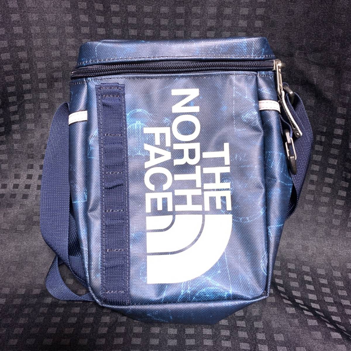 THE NORTH FACE North Face NM81610 сумка на плечо, блок плавких предохранителей сумка голубой, темно-синий рисунок есть 