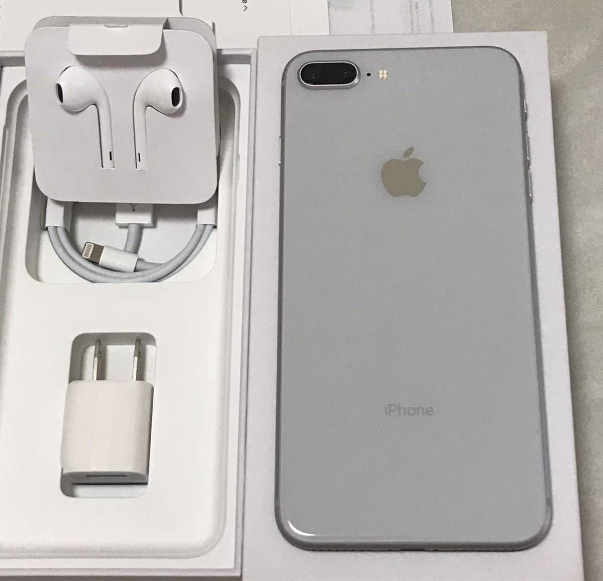 高品質100%新品 美品 SIMフリー iPhone8 256GB シルバー 安心保証 即日