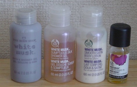 【中古】THE BODY SHOP☆ボディショップ　ホワイトムスク　シャワージェル60mlｘ2点　ボディローション60ml　ホームフレグランスオイル10ml_画像1