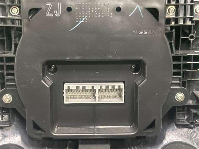ニッサン キューブ Z12 エアコンパネル スイッチ センター_画像5