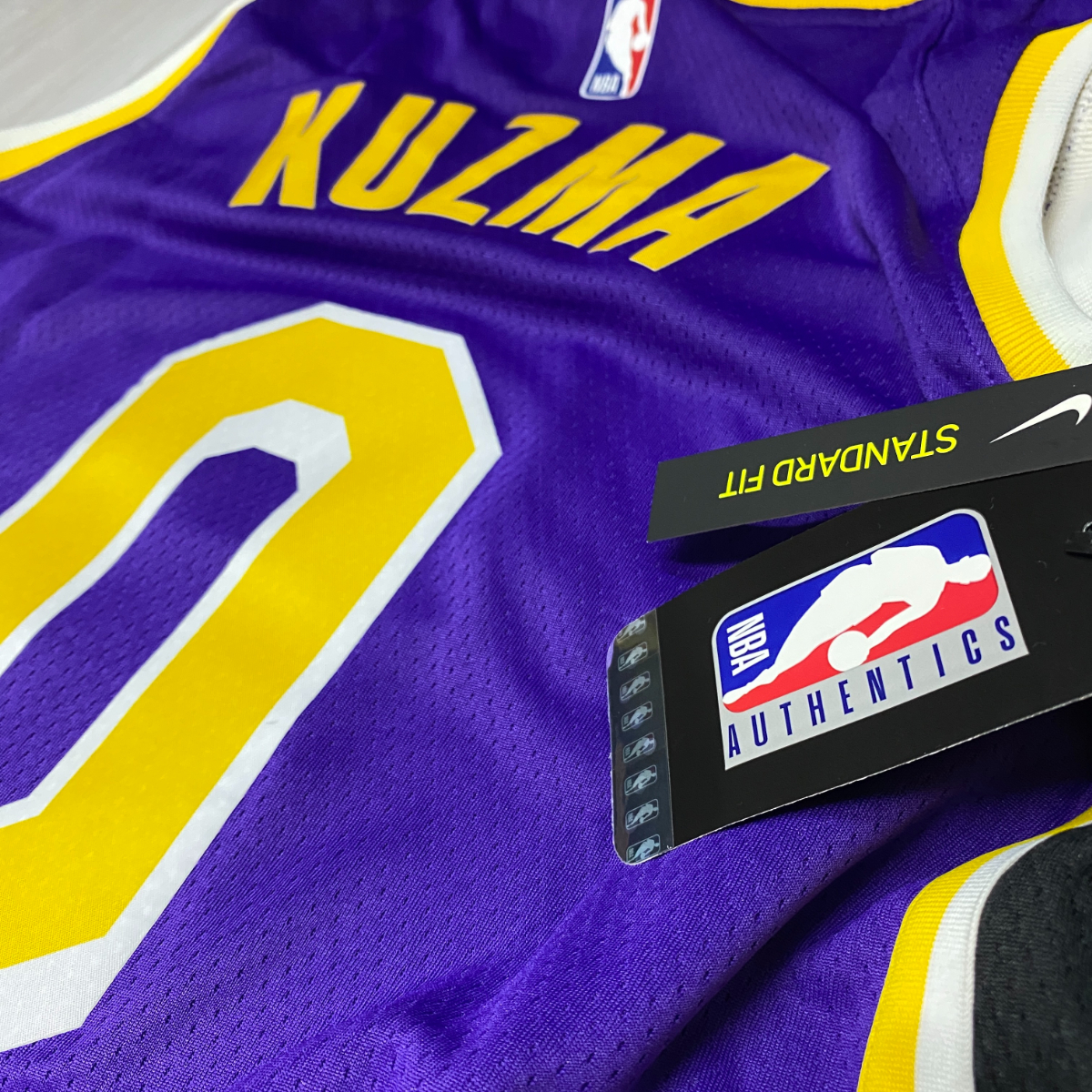 USA正規品 【L】 NIKE ナイキ NBA ロサンゼルス レイカーズ LA LAKERS カイルクーズマ KUZMA ＃０ オーセンティック バスケシャツ 紫_画像7