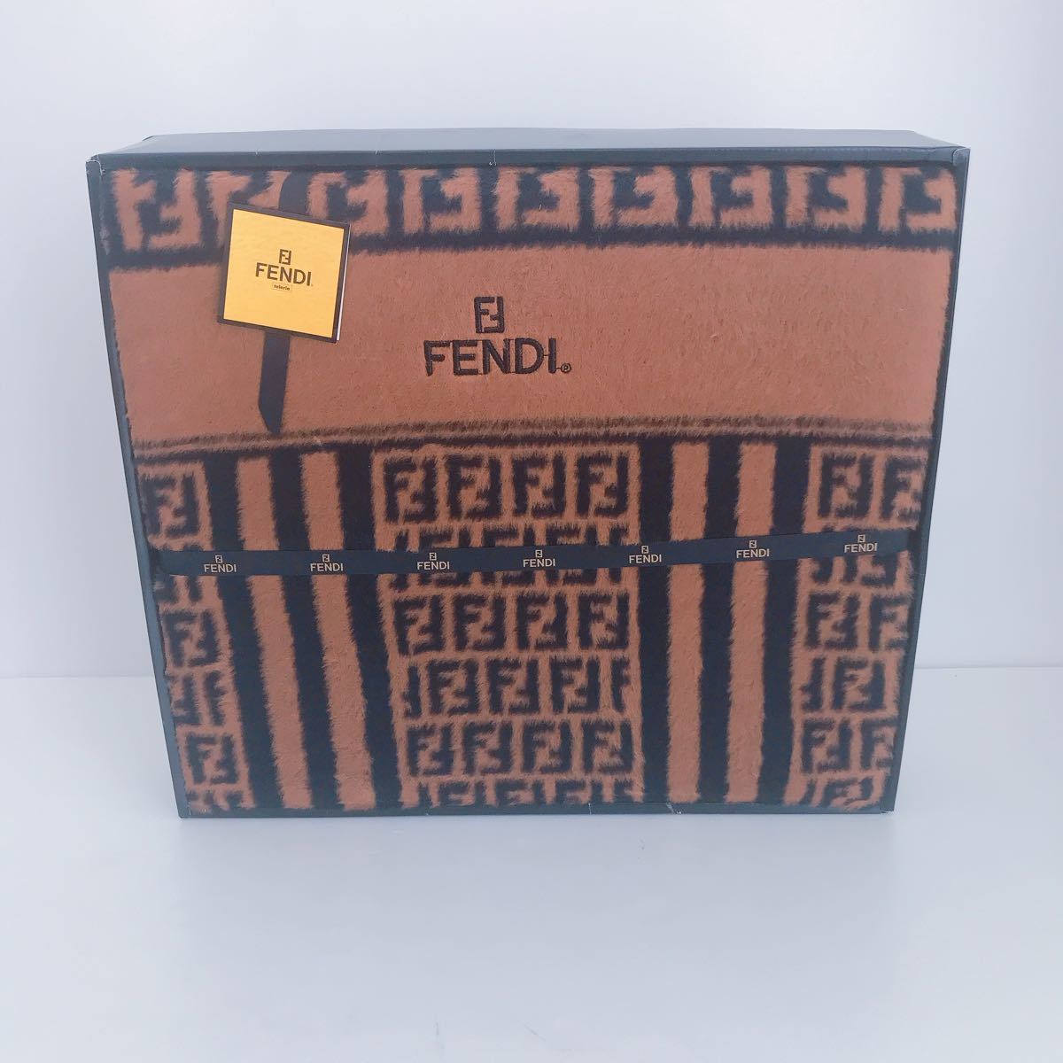 激レア 新品未使用 FENDI フェンディ シルク混綿毛布 サイズ 140cm