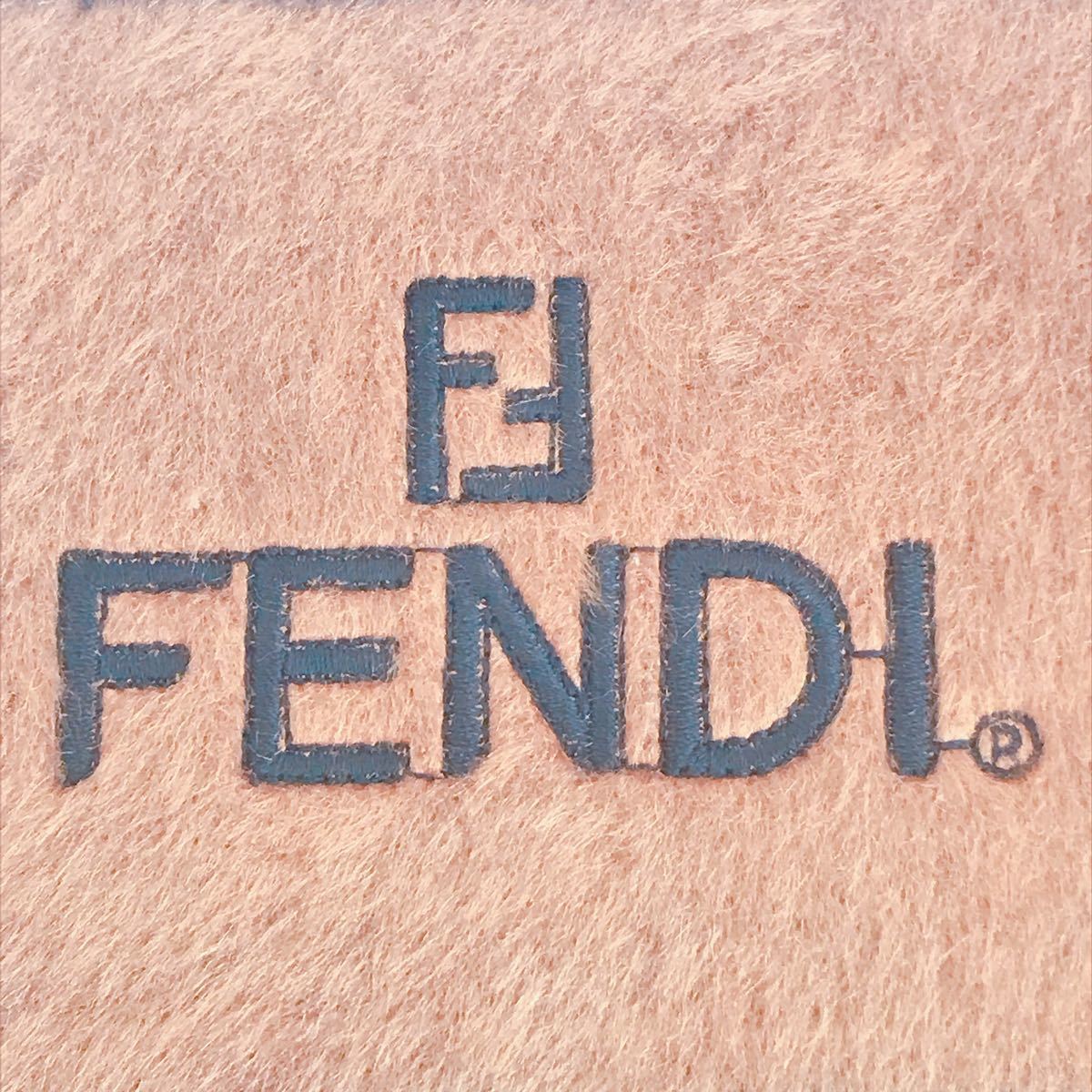 新色追加 激レア 新品未使用 FENDI フェンディ シルク混綿毛布 サイズ
