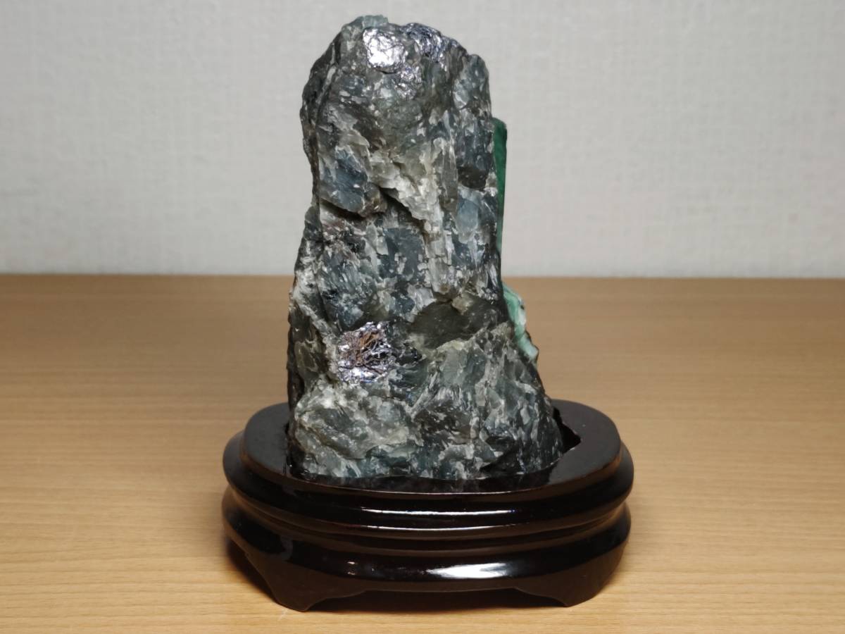 緑柱石・679g】 エメラルド ベリル 原石 宝石 ジュエリー 誕生石 鑑賞