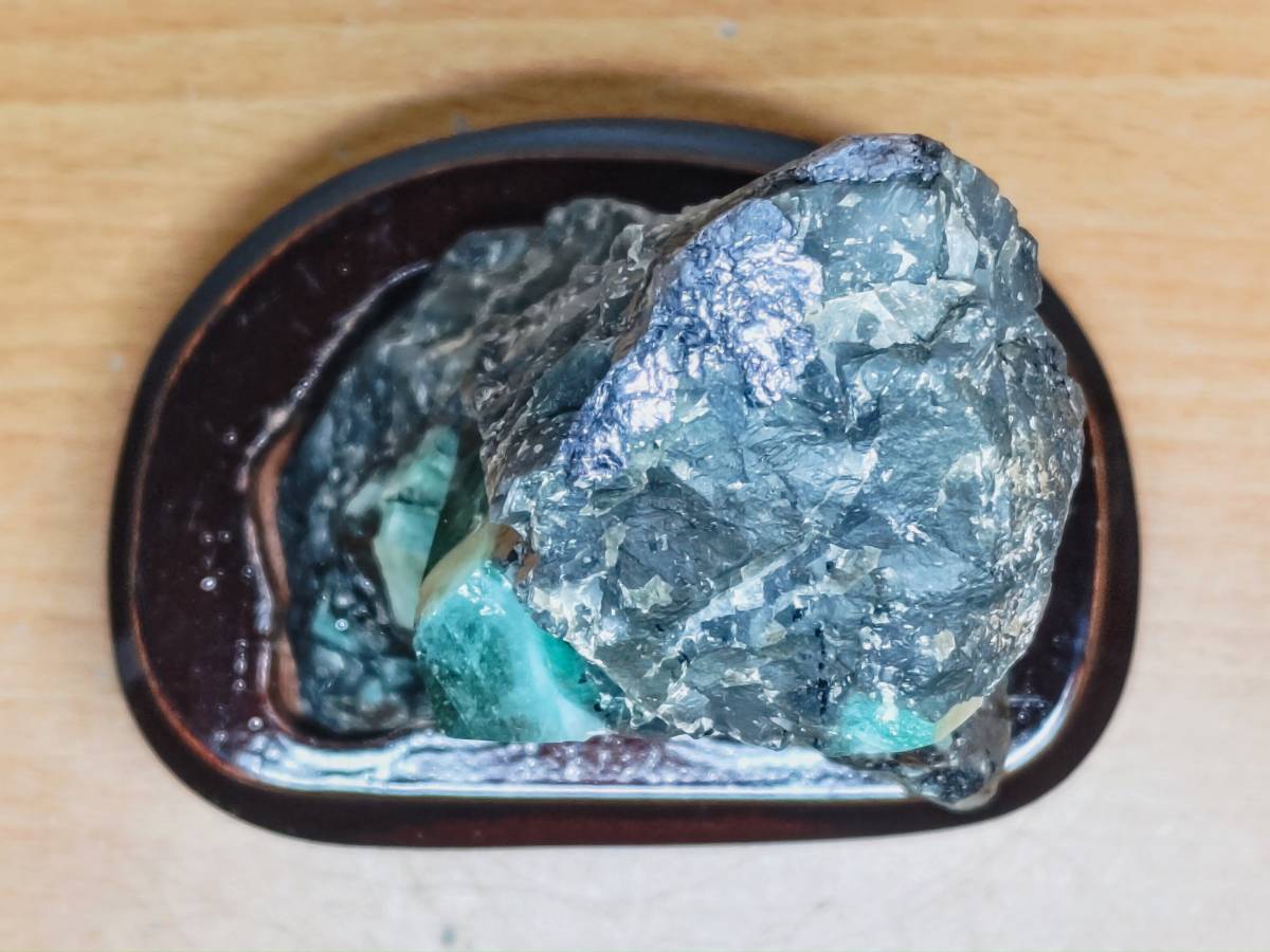 緑柱石・679g】 エメラルド ベリル 原石 宝石 ジュエリー 誕生石 鑑賞