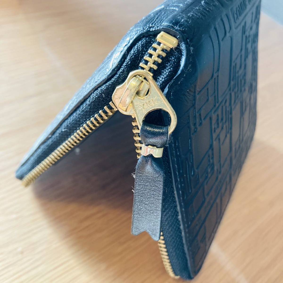 ☆美品☆ COMME des GARCONS コムデギャルソン エンボス ロゴ 黒 二