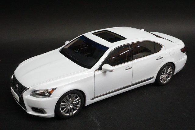 AUTOart オートアート 1/18 LEXUS レクサス LS600hL ホワイトパール 78843_画像1