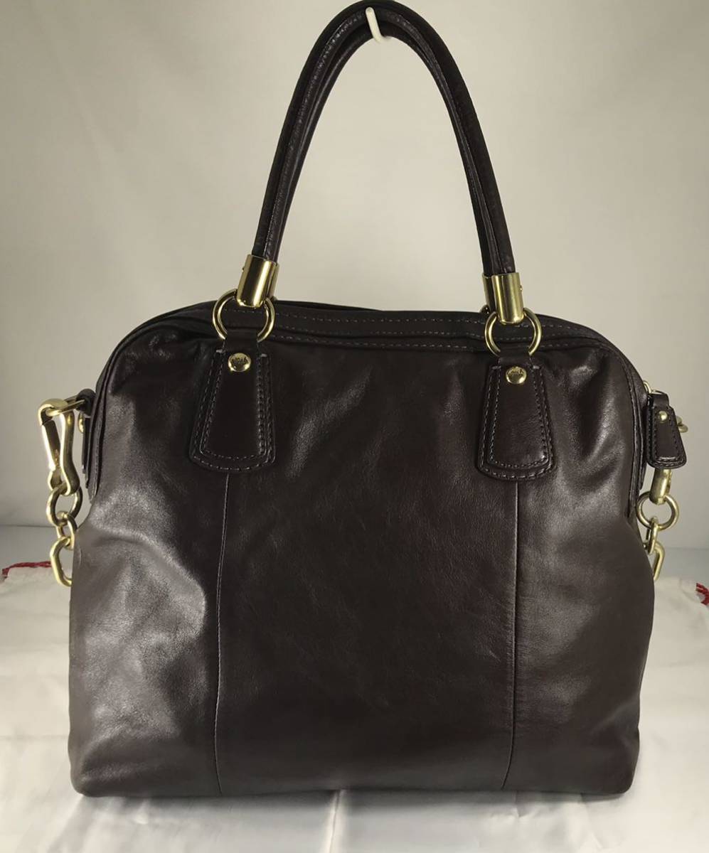 美品 COACH コーチ 男女兼用 ダークブラウン 2WAY 。ロゴチャーム2個