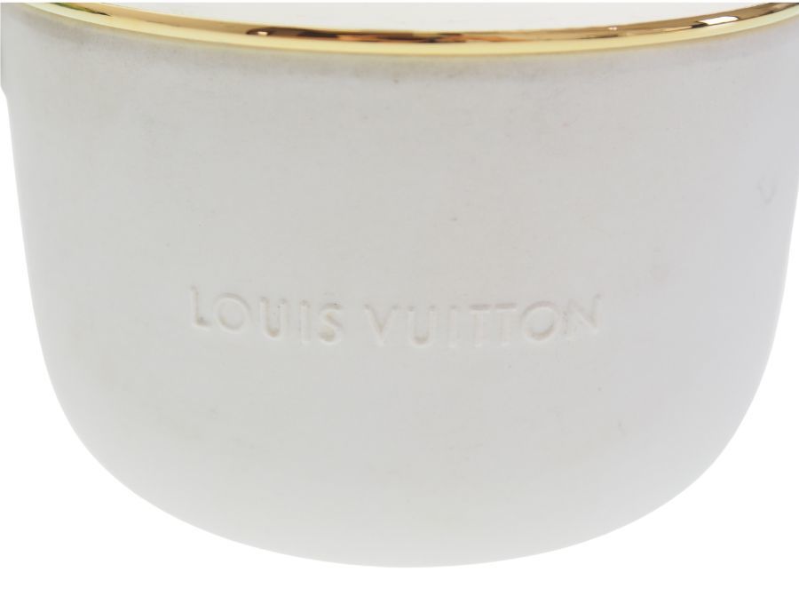 【Used 極上品】LOUIS VUITTON アロマキャンドル 香りのろうそく ILE BLANCHE 陶器 レザーストラップ ゴールドカバー 箱付き 数回使用済み_画像2