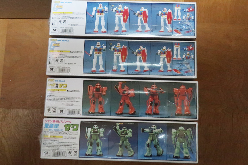 バンダイ 旧キット 1/60 ガンダム シャア専用ザク 量産型ザク 4個