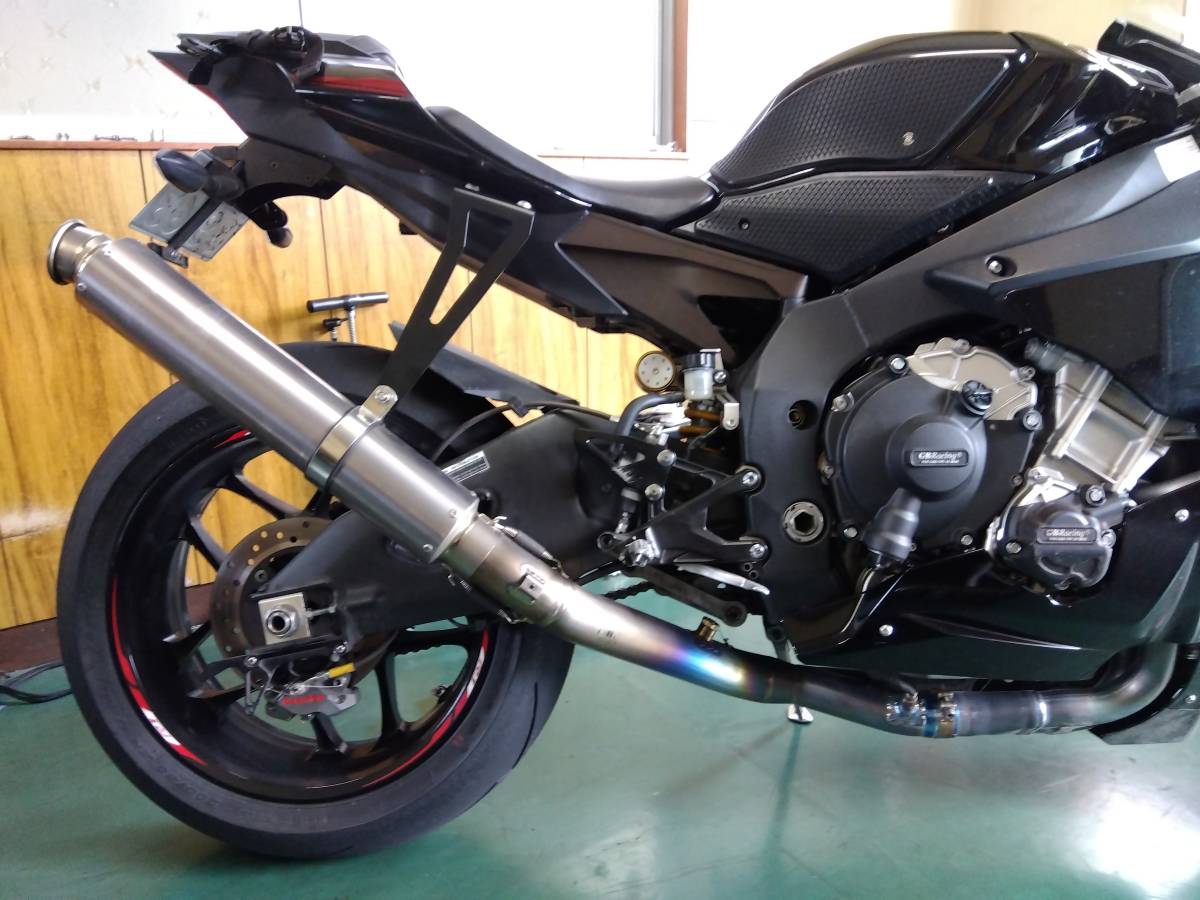 美品!AKRAPOVIC アクラポビッチ YAMAHA YZF-R1 2015~2022 スリップ
