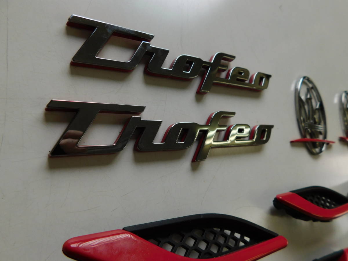 マセラティ ギブリ トロフェオ エンブレムとフェンダーの部品