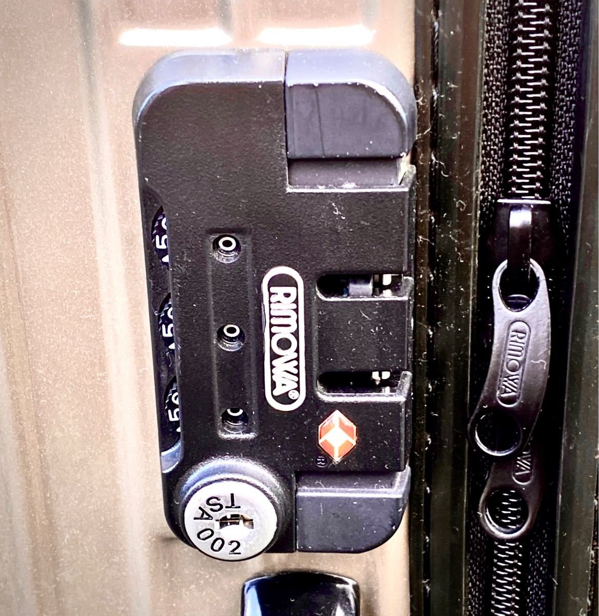 美品 リモワ RIMOWA リモワ SALSA 機内持込み 2輪 廃盤モデル 美品 リモワ RIMOWA リモワ SALSA 機内持込み 2輪 廃盤モデル
