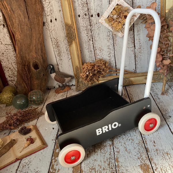 } Northern Europe Denmark *BRIO yellowtail o* stylish wooden handcart * black black * storage .....* baby-walker assistance walk practice * wooden toy toy toy 