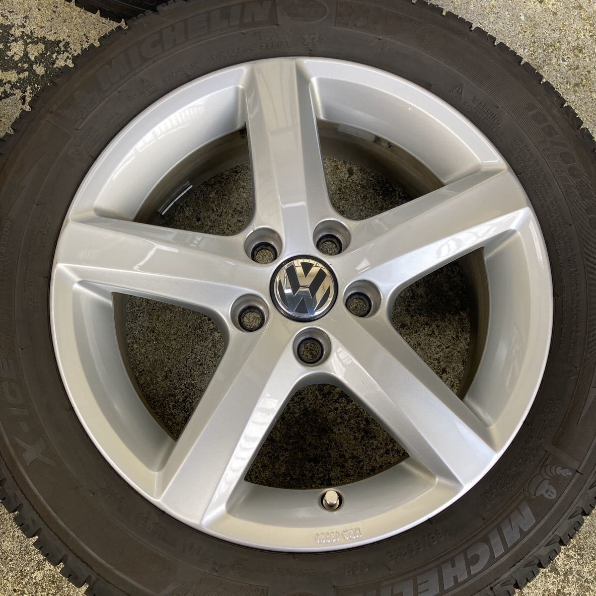 VW純正ポロ15インチ+コンチネンタル製185/60R15スタッドレス-