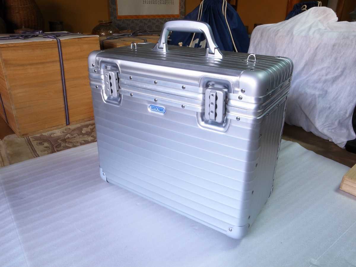 Номер продукта Rimowa № 6261 Пилотный случай Rimowa № 27 декабря 1999 г. Купить новую полную неиспользованную гарантийную карту ограниченное сокращение времени