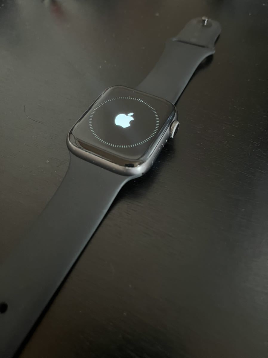 Apple Watch SE 44mmスペースグレイアルミニウムケースとブラッ…-