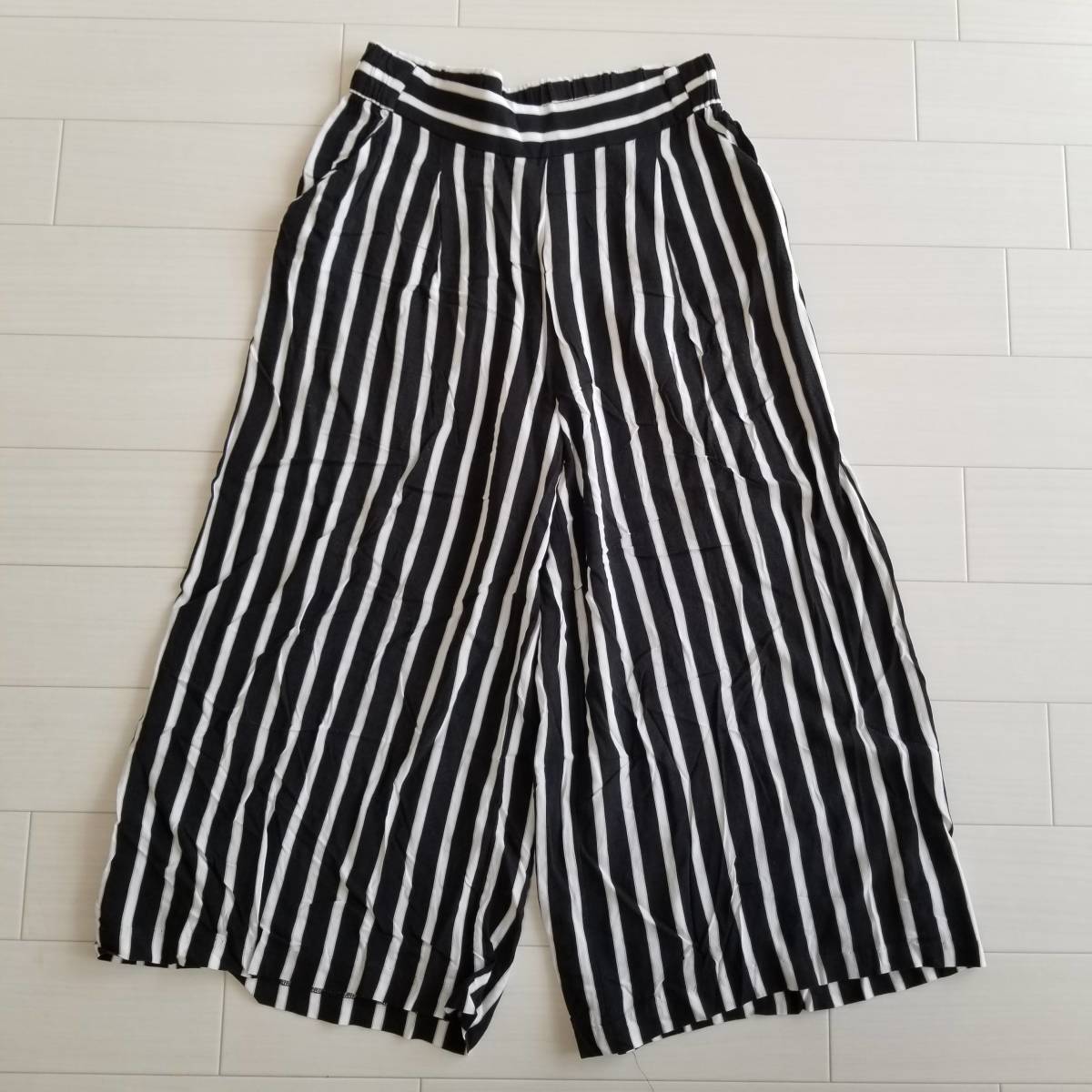 H&M エイチ＆エム ワイドパンツ ストライプ スラックス ウエストゴム ポケット ロング丈 レディース ボトムス サイズ 黒白 Au312_画像1