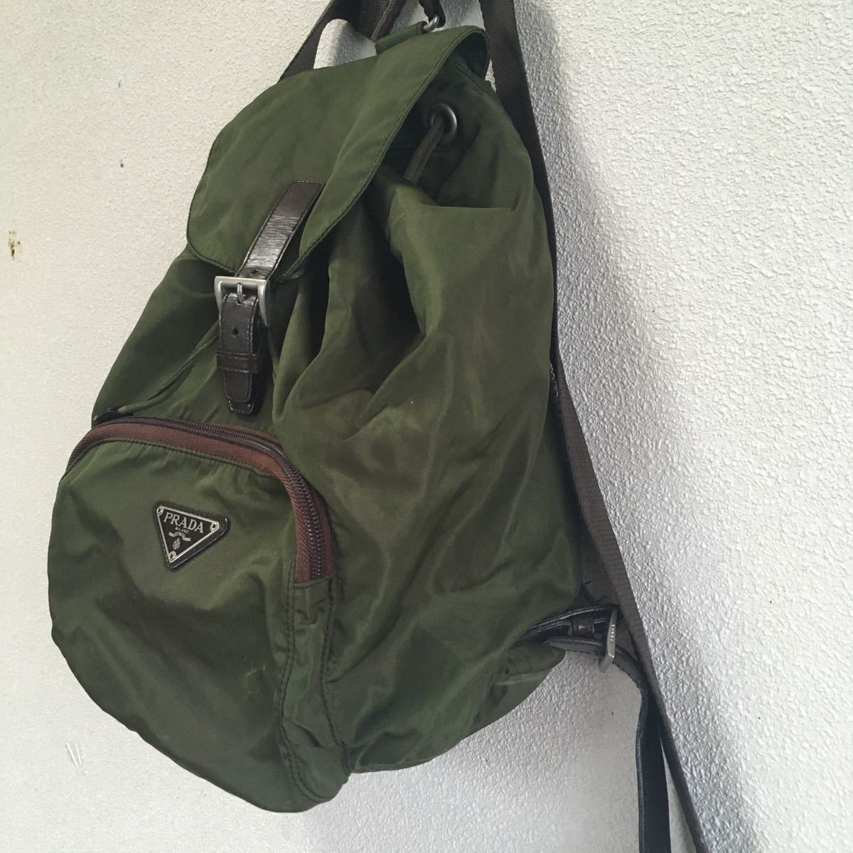 美品 PRADA リュック ナイロン 三角プレートカーキ 10-20 Yahoo!フリマ