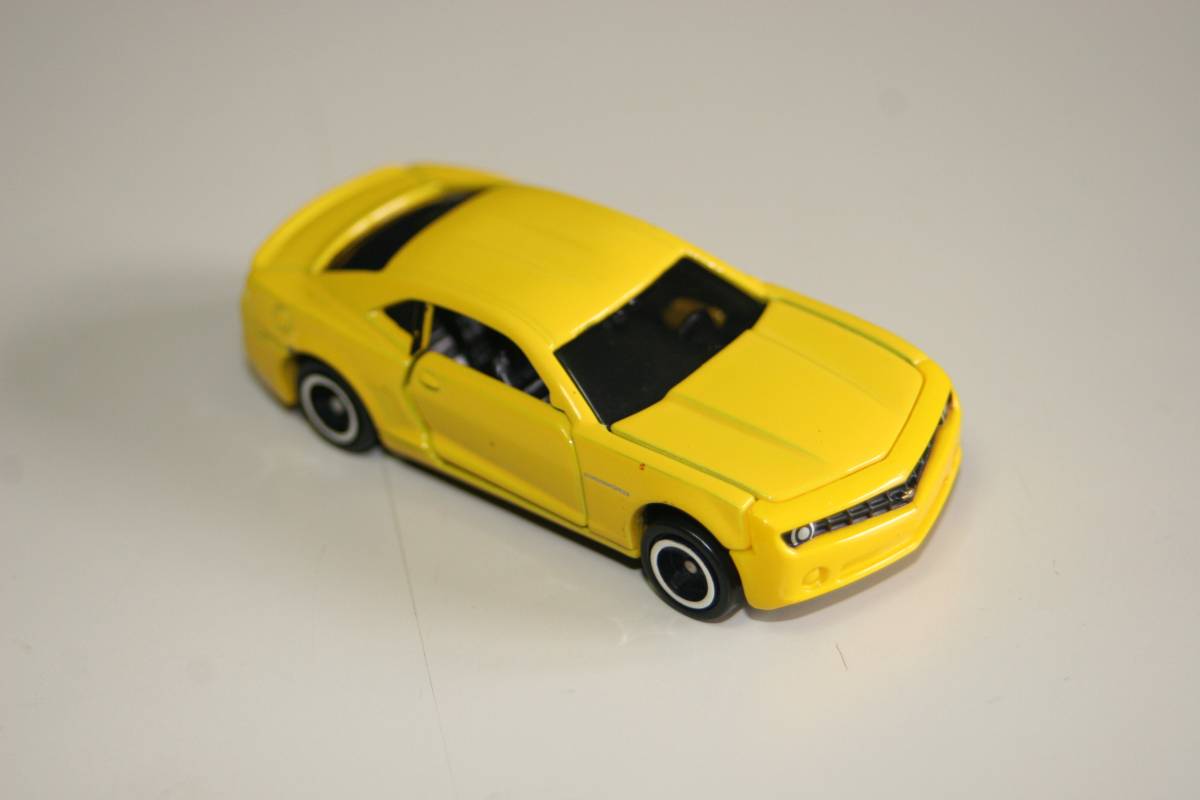  Tomica Chevrolet Camaro желтый 1/59 2011 TOMY