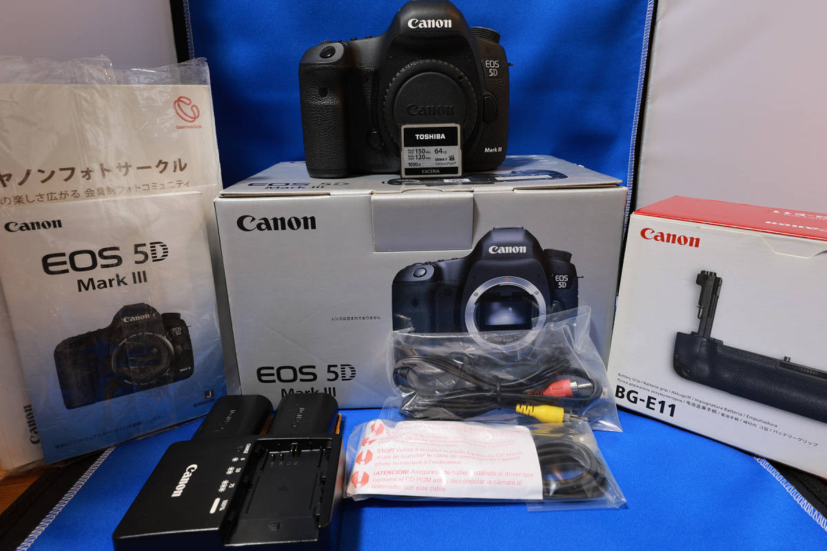 送料無料】CANON EOS 5D Mark III + バッテリーグリップ +予備