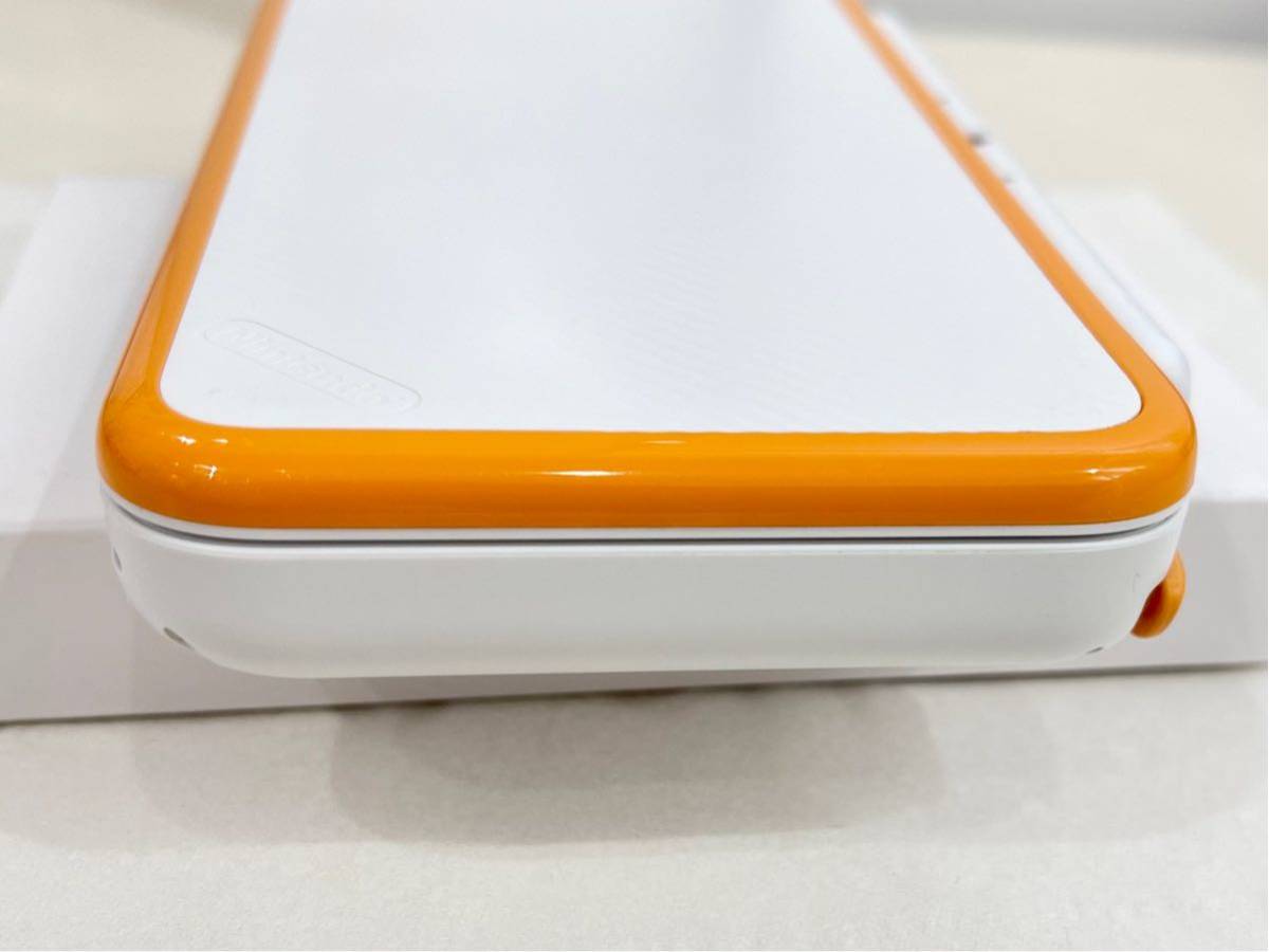 新品同様 NEWニンテンドー2DSLL ホワイト×オレンジ　ホワイトオレンジ　本体 携帯用ゲーム本体