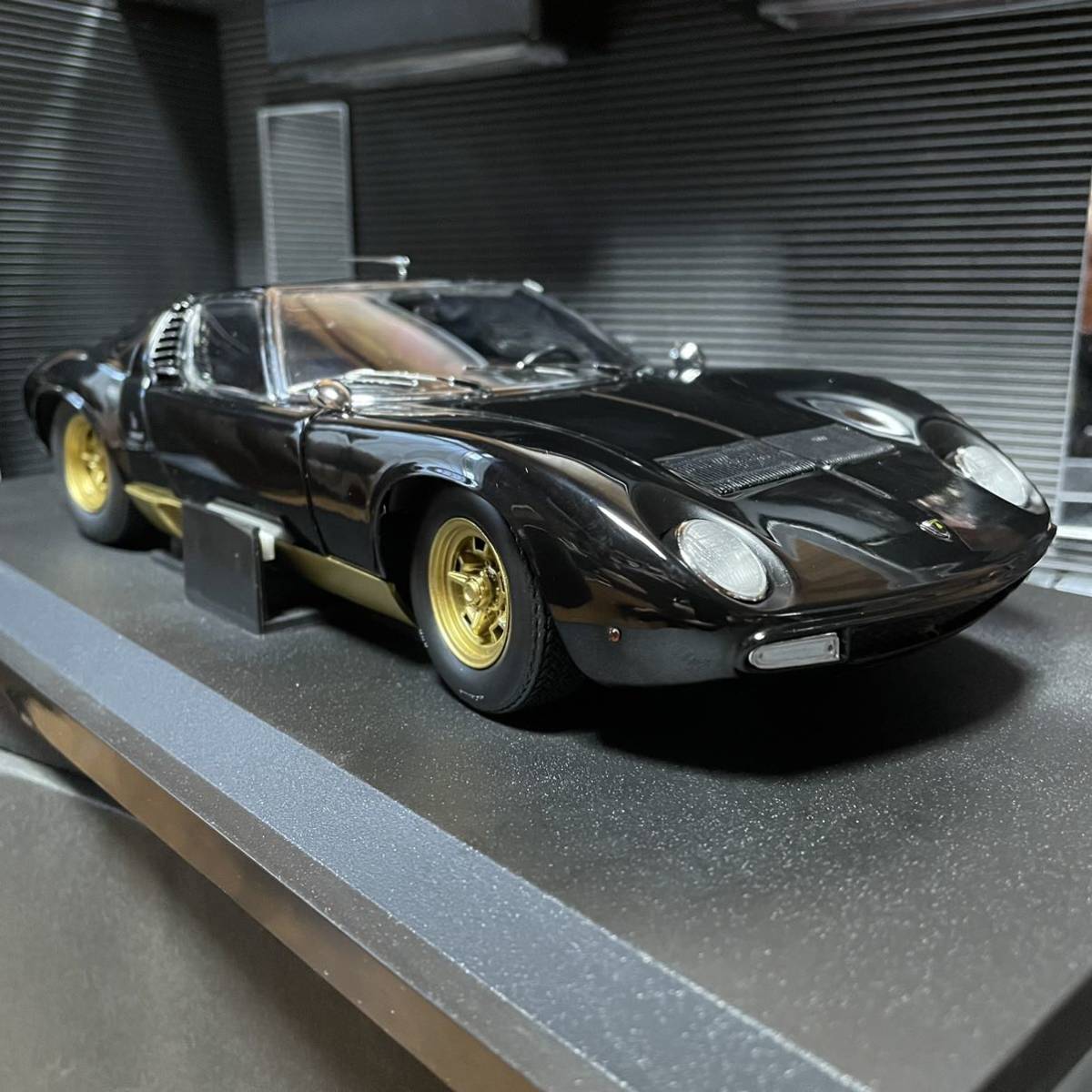 未展示品 京商 1/18 ランボルギーニ ミウラ P400 SVブラック-