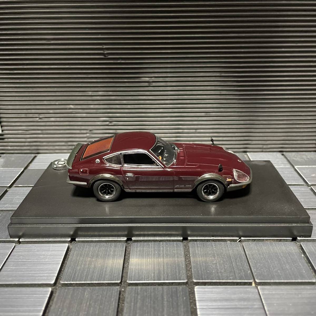 新品未展示品 京商 1/43 日産 フェアレディ240ZG Maroon-