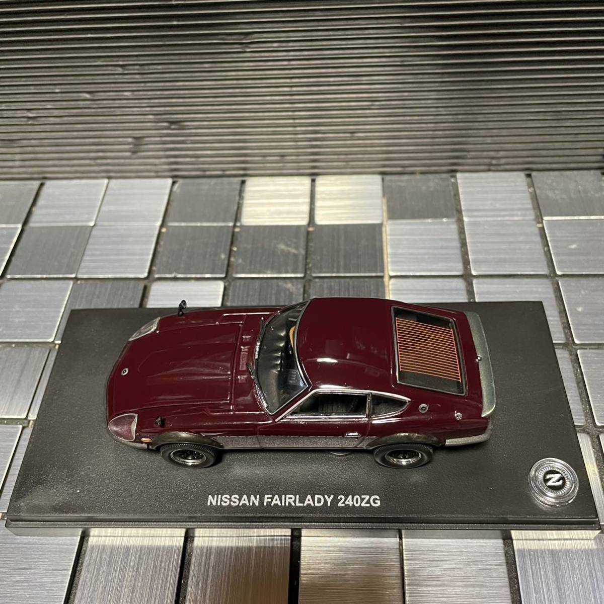 新品未展示品　京商　1/43 日産　フェアレディ240ZG　マルーン_画像5