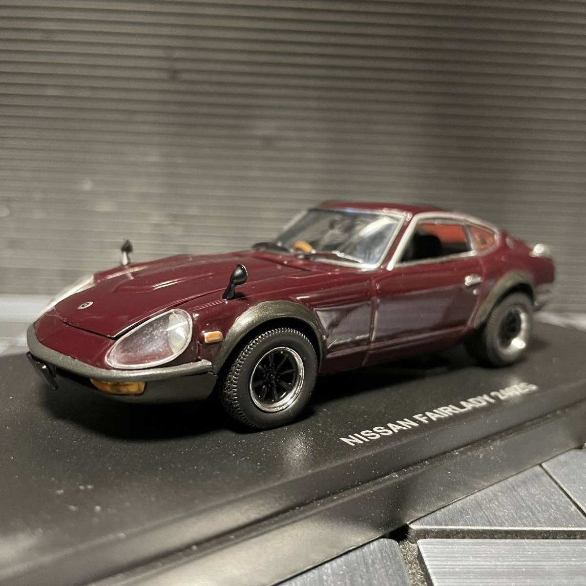 新品未展示品　京商　1/43 日産　フェアレディ240ZG　マルーン_画像1