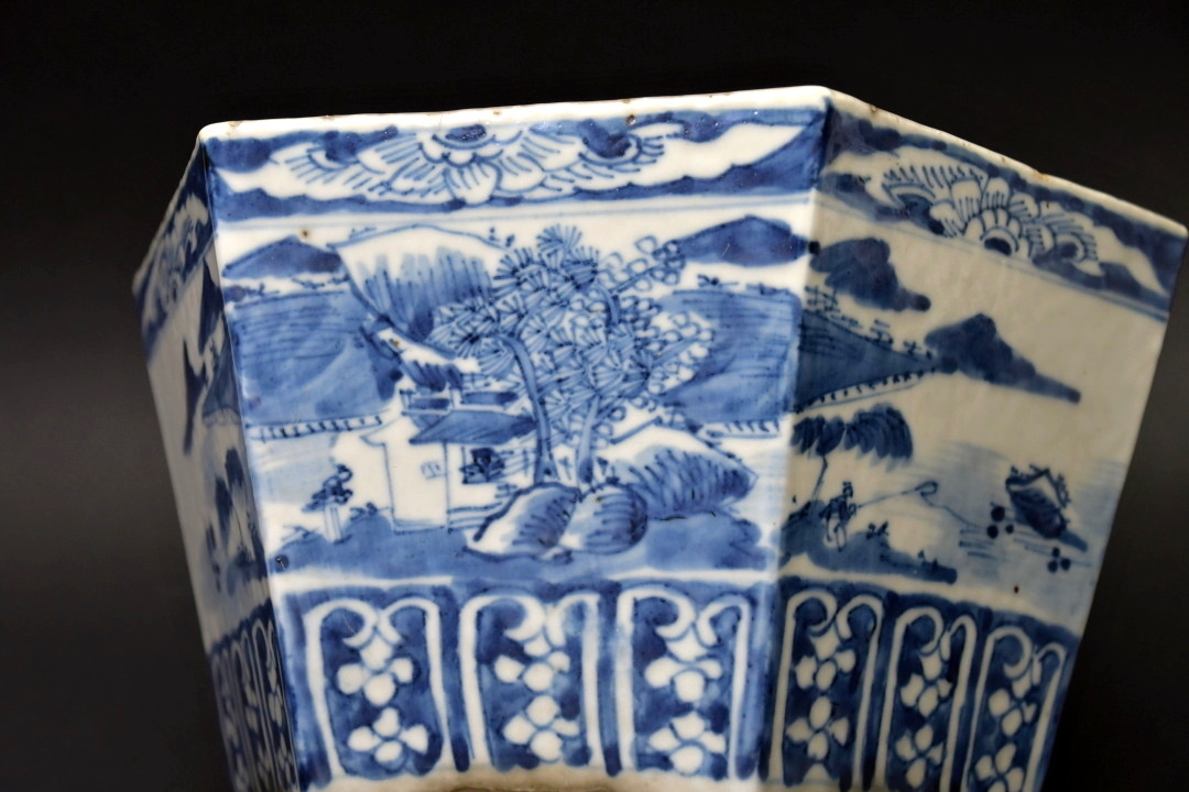 269 中国銘品古盆器 青華山水文 六角 植木鉢 染付 ○ 中国清時代 269 中国銘品古盆器 青華山水文 六角 植木鉢 染付 ○ 中国清時代