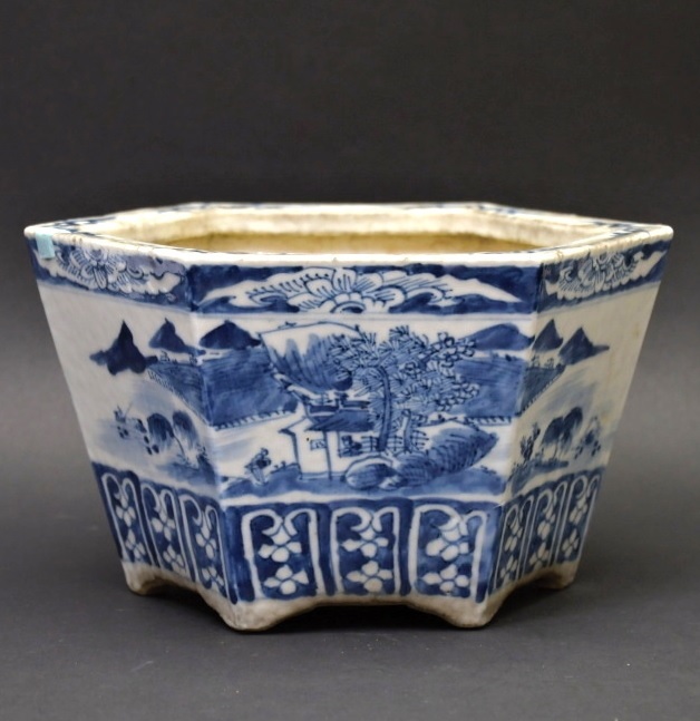 269 中国銘品古盆器 青華山水文 六角 植木鉢 染付 ○ 中国 269 中国銘品古盆器 青華山水文 六角 植木鉢 染付 ○ 中国