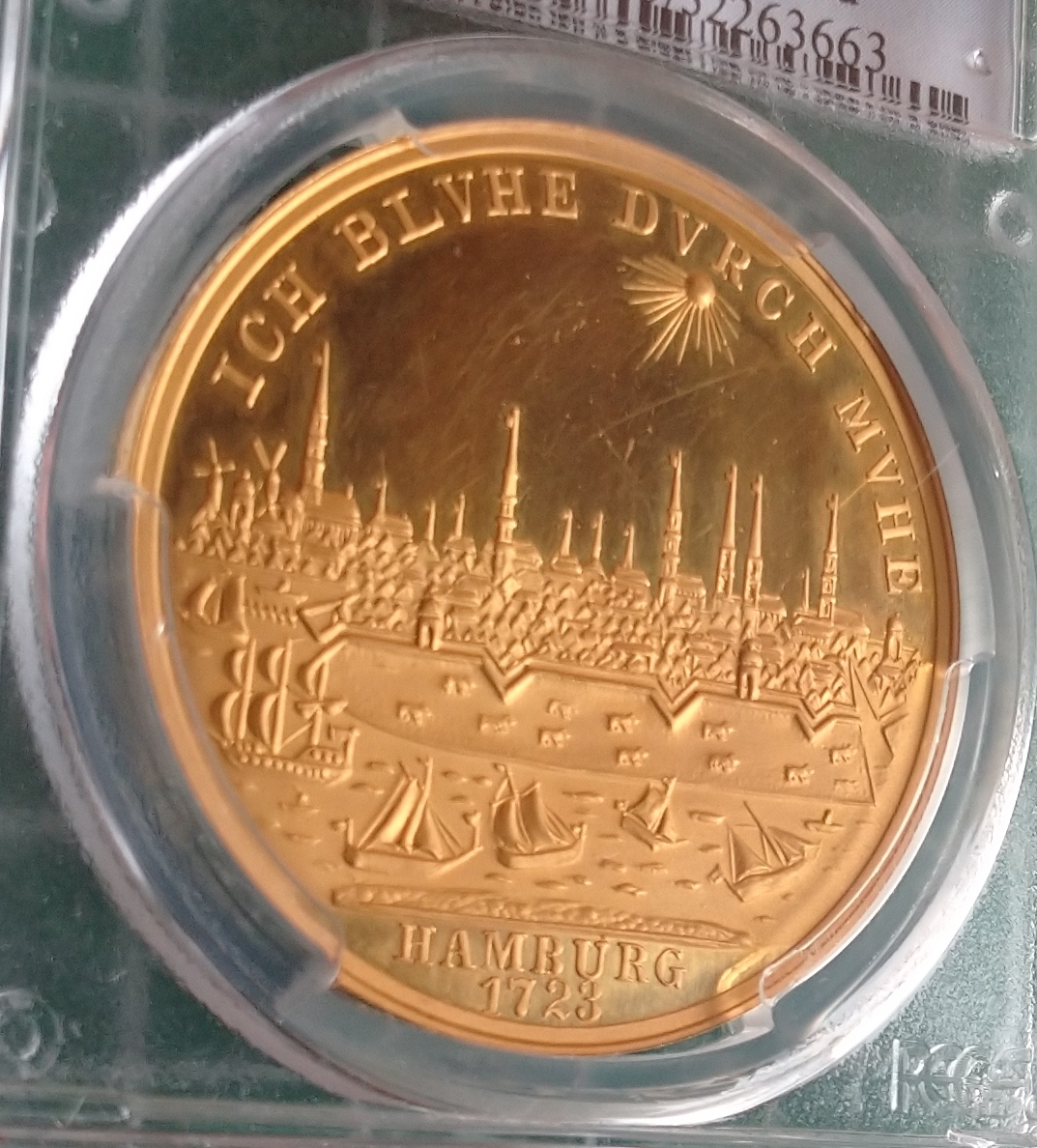 世界最高鑑定・世界唯一品 １９６０年 ドイツ ハンブルク 都市景観５ダカットサイズ金貨／金メダル ＳＰ６３（ＰＣＧＳ）