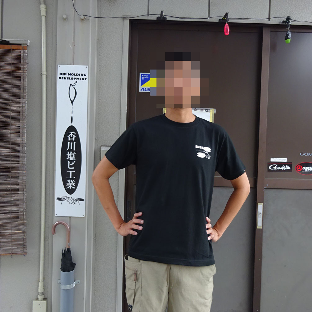  футболка Kagawa ПВХ промышленность оригиналы i Caro go маленький чёрный . белый принт . рыба laigyo корзина размер M