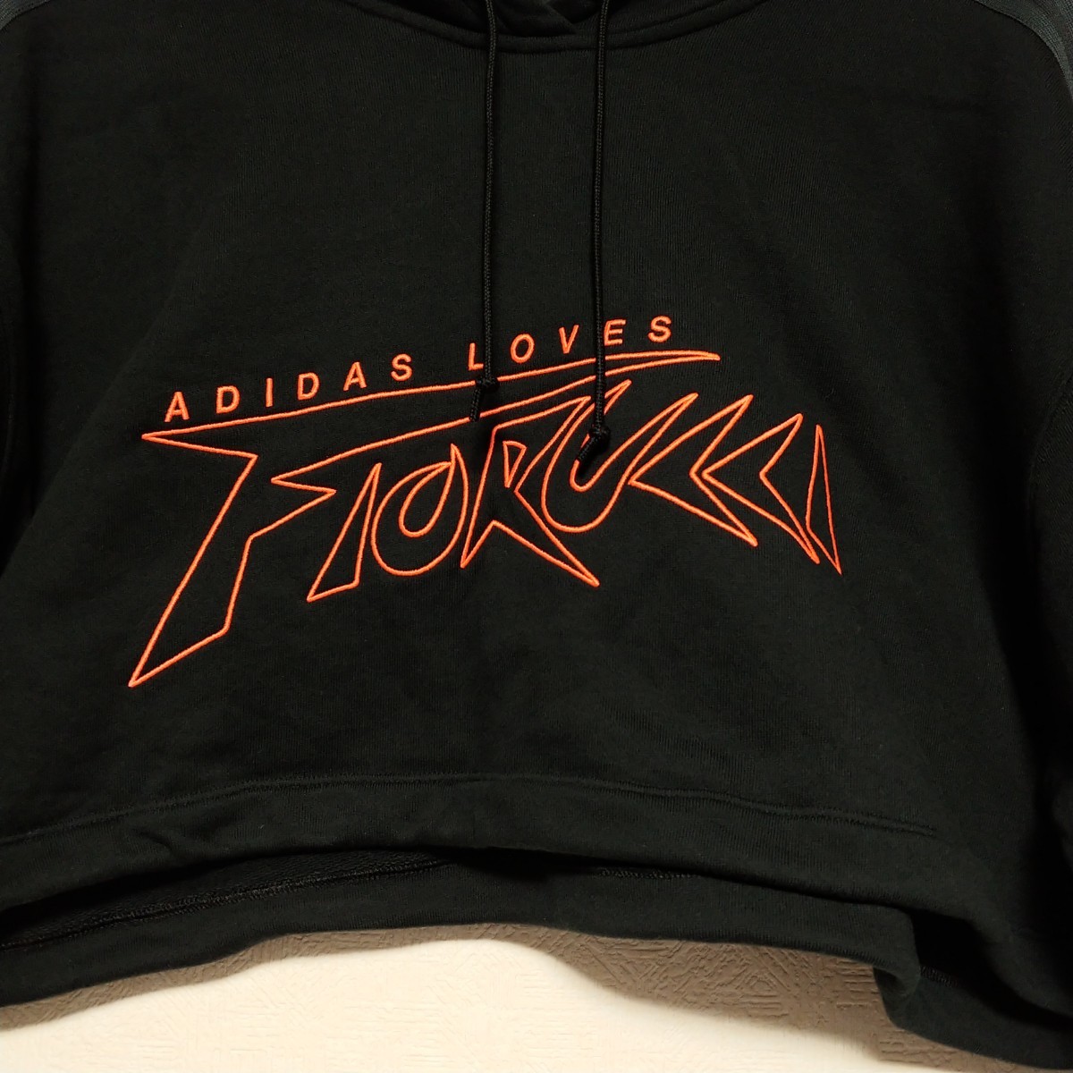 adidas originals × FIORUCCI CROPPED HOODIE ショート丈 パーカー ブラック サイズOT