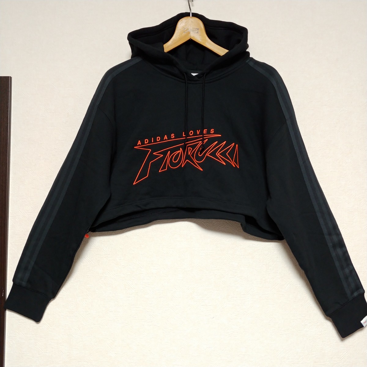 adidas originals × FIORUCCI CROPPED HOODIE ショート丈 パーカー ブラック サイズOT