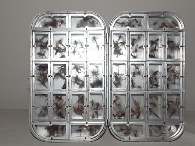 ! ! !　Rare Vintage Wheatley Fly Box With 100 Flies For Collectors ・ ホイットレー　! ! !
