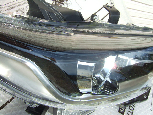 送料無 アリオン/プレミオ 後期 LED ヘッドライト 右 ZRT260/ZRT261