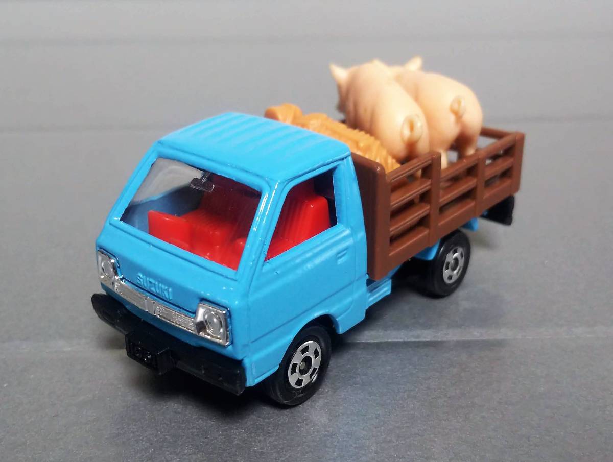 トミカ No.31 日本製 ミニカー スズキ キャリー 家畜運搬車 豚2頭付き