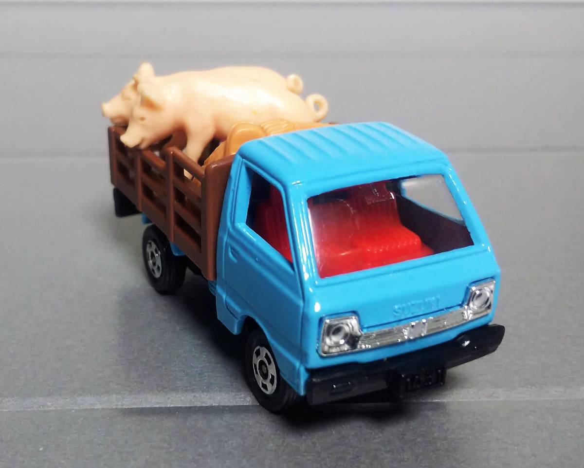 トミカ No.31 日本製 ミニカー スズキ キャリー 家畜運搬車 豚2頭付き