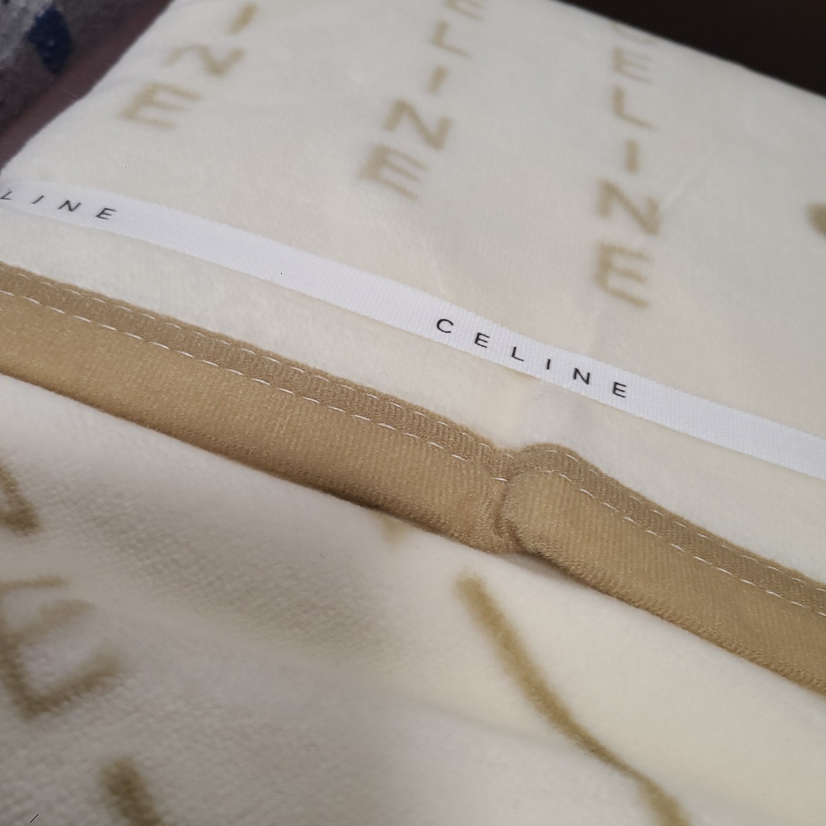 www.haoming.jp - CELINEセリーヌの綿毛布 価格比較