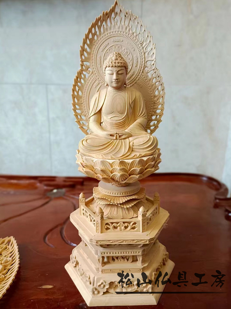 仏教工芸品 木彫仏教　精密彫刻 仏師で仕上げ品 柘植材 阿弥陀如来座像 高さ 36cm