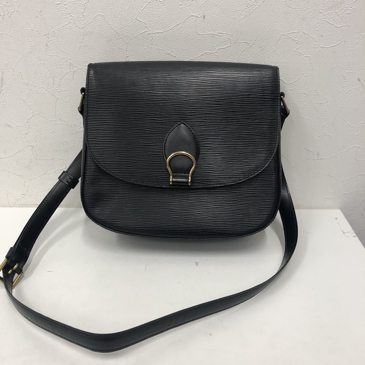 LOUIS VUITTON　ルイヴィトン エピ サンクルーBLK ブラック 黒 M52192　ショルダーバッグ_画像1